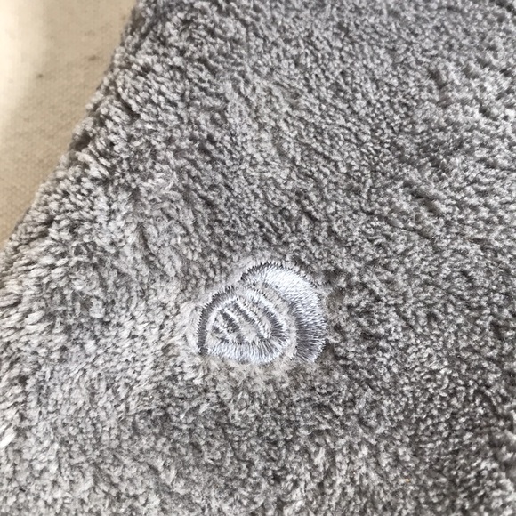 NWT Acorn Spa Thong sz 8 grey. Memory Foam comfort. Machine wash Ease. Non slip - Picture 6 of 6